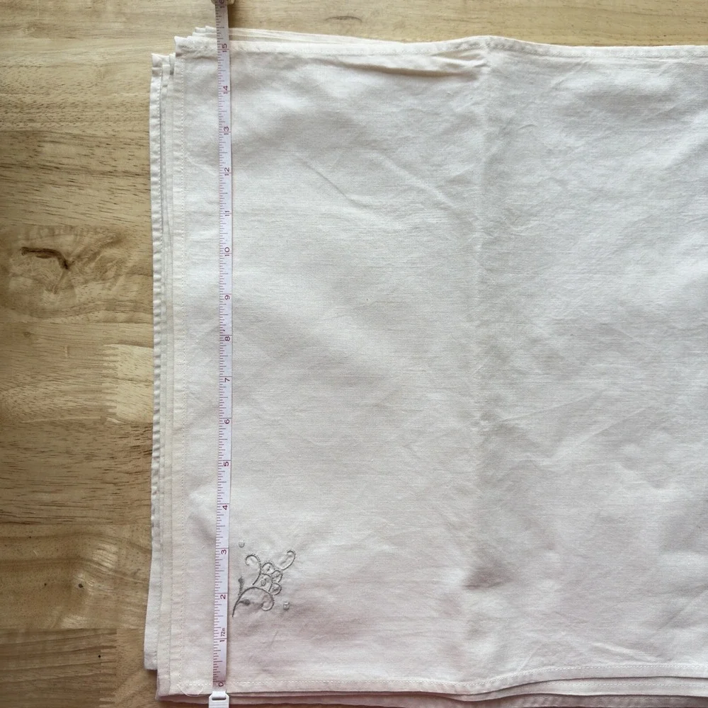 Vintage‎ Madeira Linen Tablecloth 66x98 w/ 32
